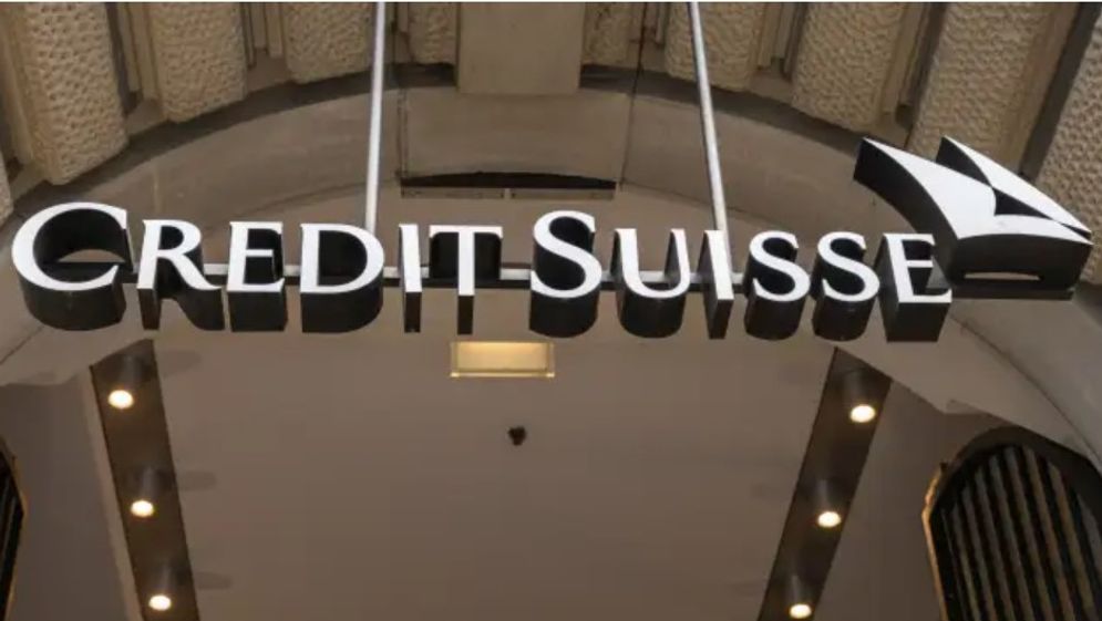 Mau Dibeli UBS, Saham Credit Suisse Anjlok 55 Persen